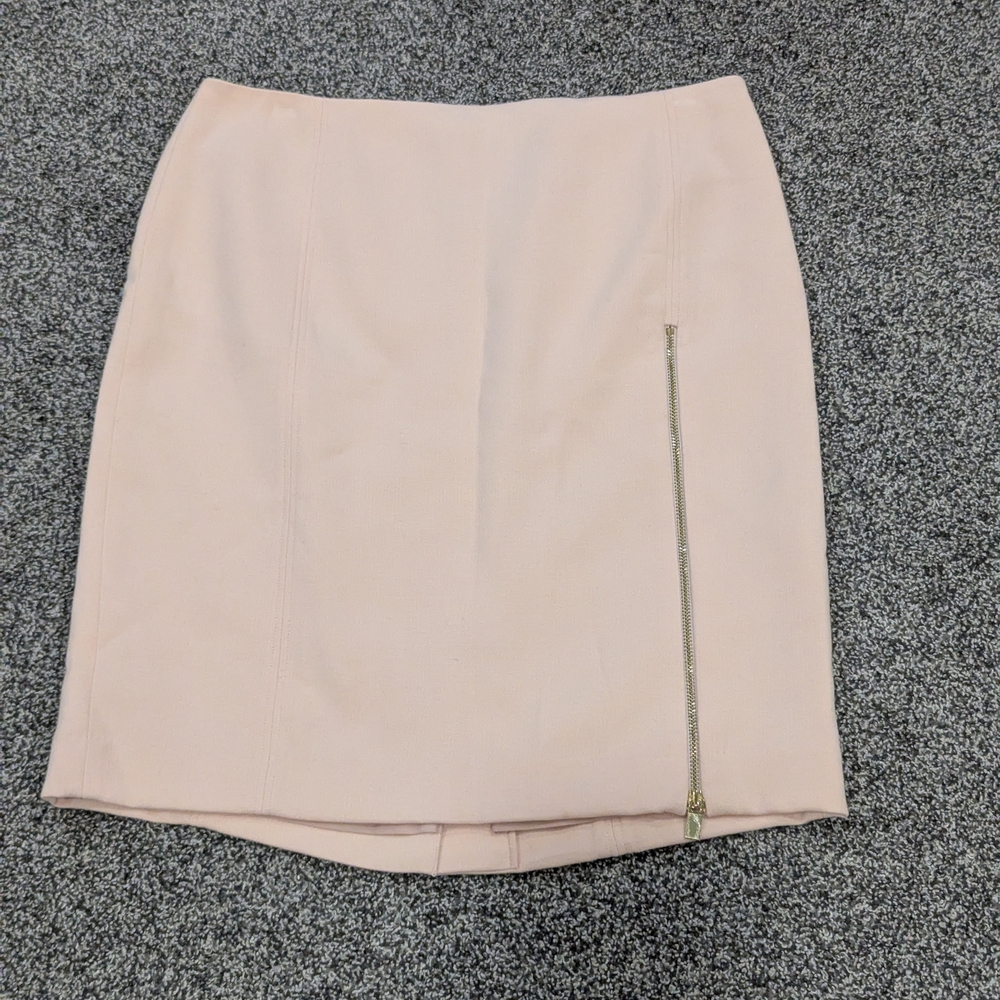 Banana Republic Blush Pink Pencil Skirt with Side Zipper Detail – Size 6
